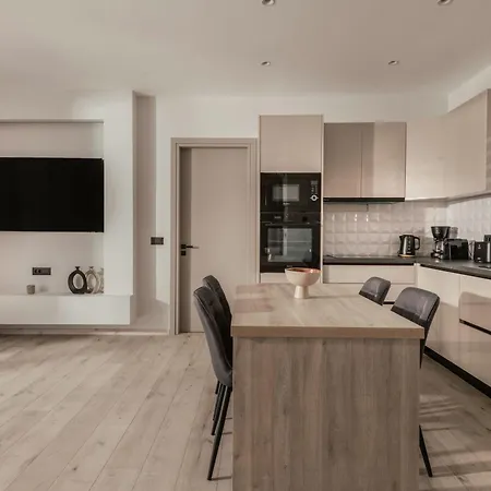 Valley View Villas, By Tk Management